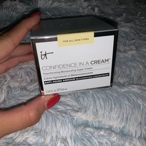 It cosmetics confidence in a cream